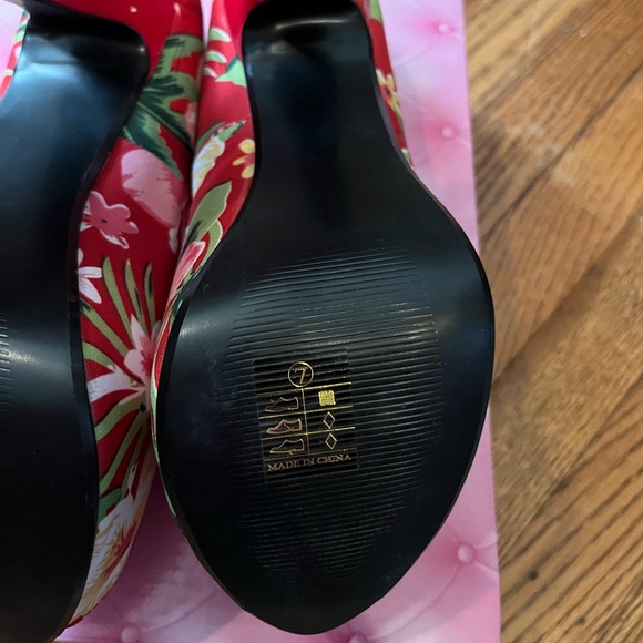 Pinup Couture Red Floral Heels - Picture 2 of 6